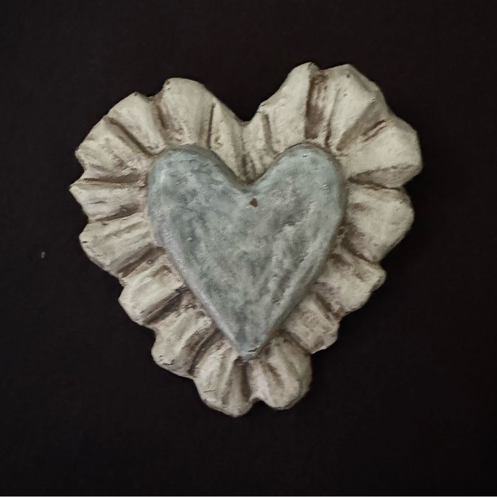 🌷Vintage Hand Crafted Painted Heart Pin Brooch